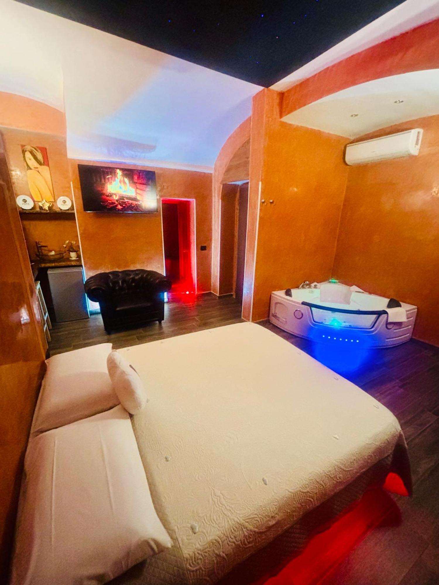 Moya 1 - In Love hotel