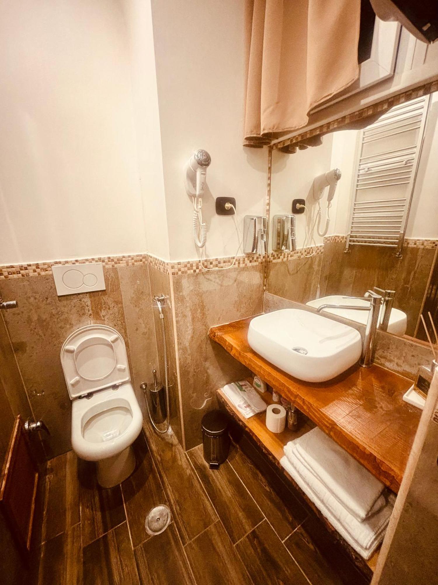 Love hotel Moya 1 - In